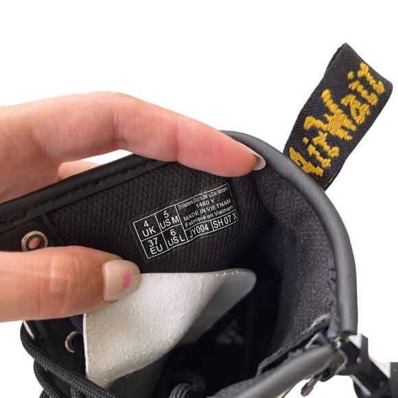 ✨ Dr. Martens 1460 White Softy T Leather Lace Up Boots SZ 6 - Picture 3 of 7